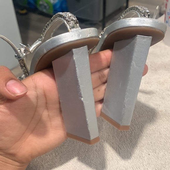 brand new but got a little scratch on the heal and still has tag - Picture 2 of 4